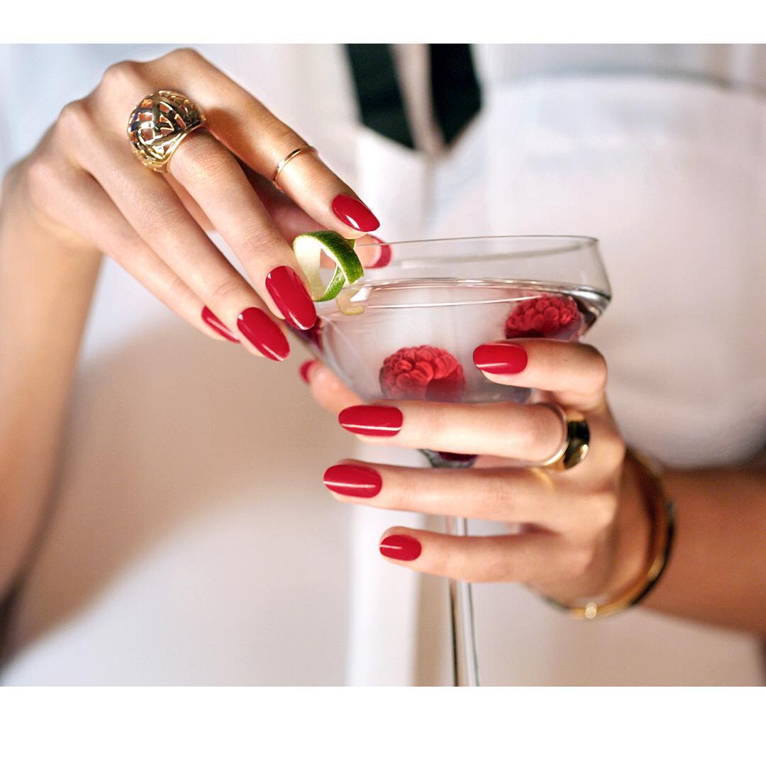 hand nails colour glass martini